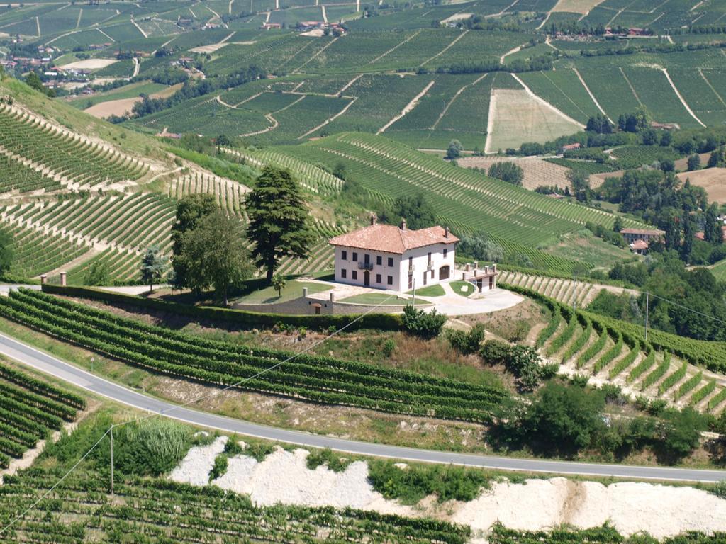 Villa Bricco Paglieri, Entire Villa 阿尔巴 外观 照片
